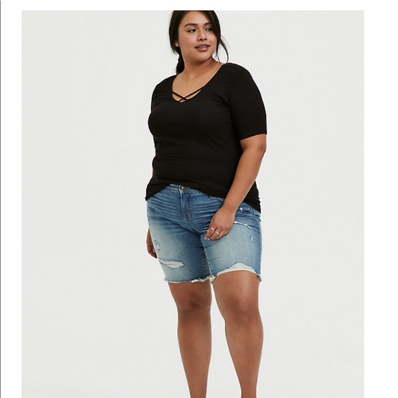 New with tags! Black Ribbed fitted Torrid Tee - Picture 1 of 2